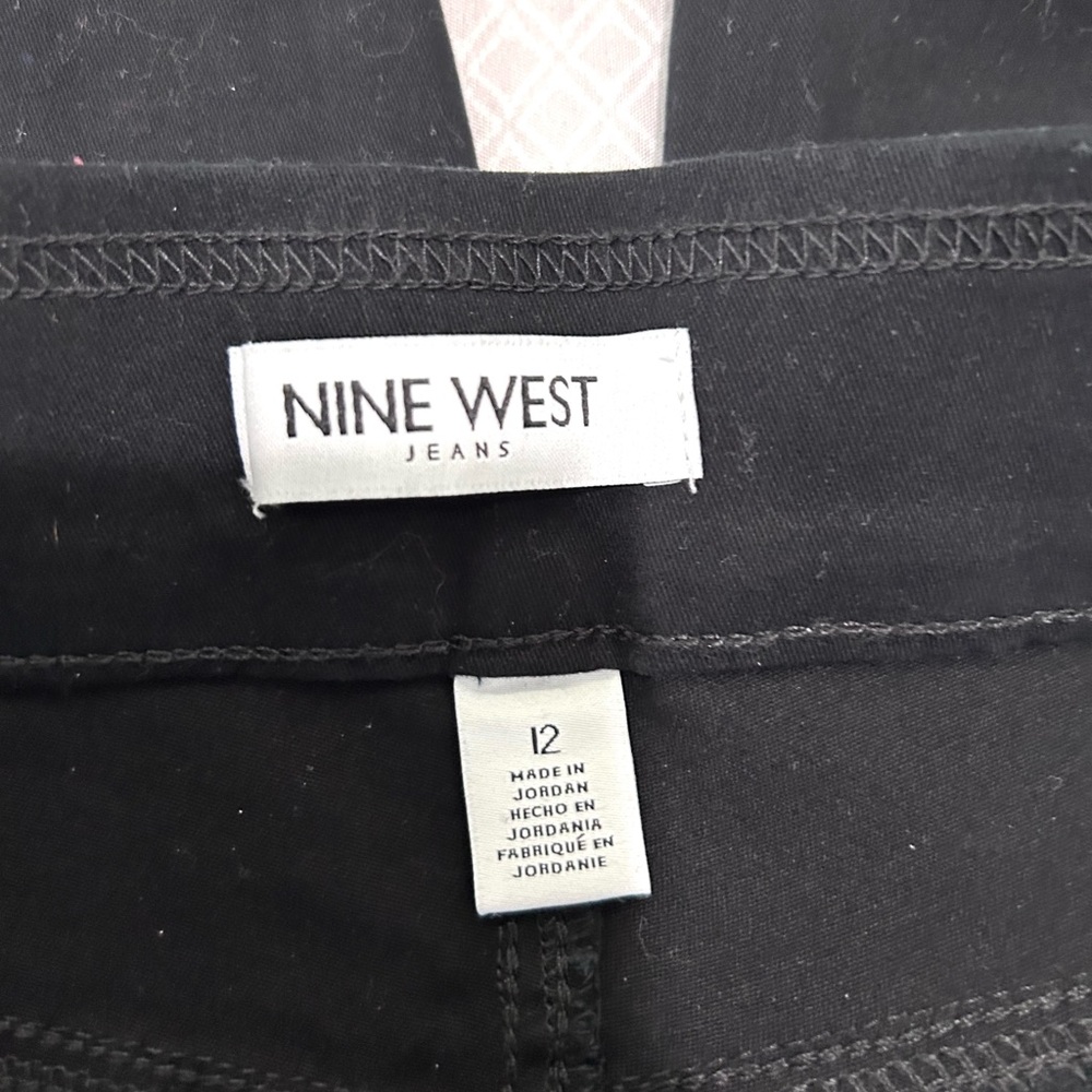Nine West Black Pull-In Crop Jeans - Picture 4 of 8
